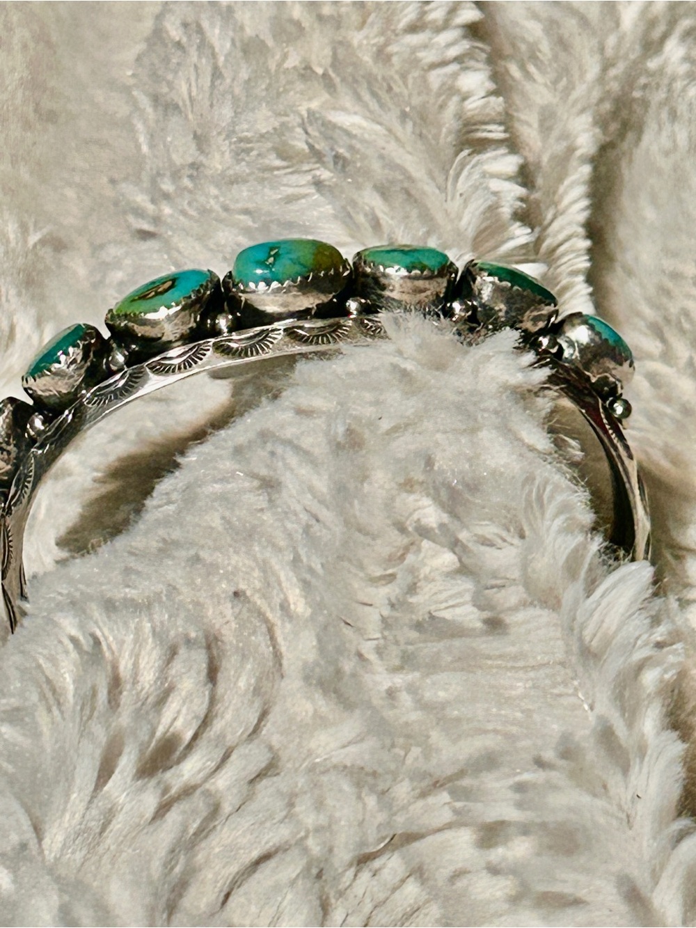 Navajo signed Tsinnie turquoise cuff bracelet - Picture 12 of 15